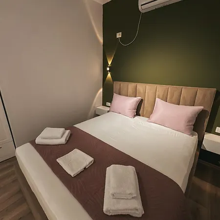 Relaxx & Tirana