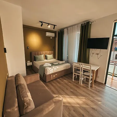 Relaxx & Tirana
